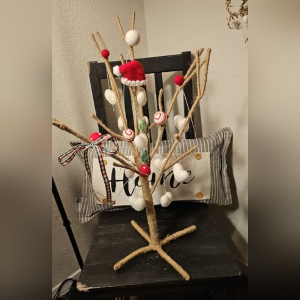 Jute Tree No Acessories Included